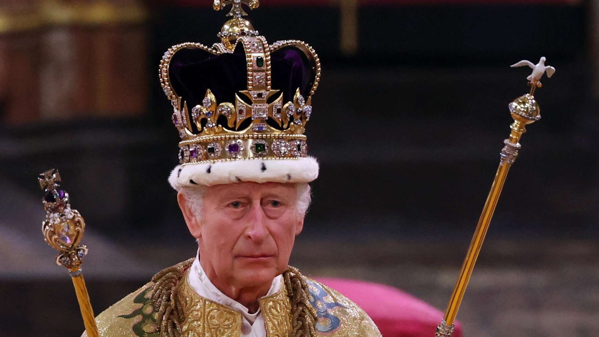 Britannian kruunu surussa: kuningas Kaarle III:n terveys ei parane, hänen hautajaisensa pidetään Buckinghamin palatsissa.