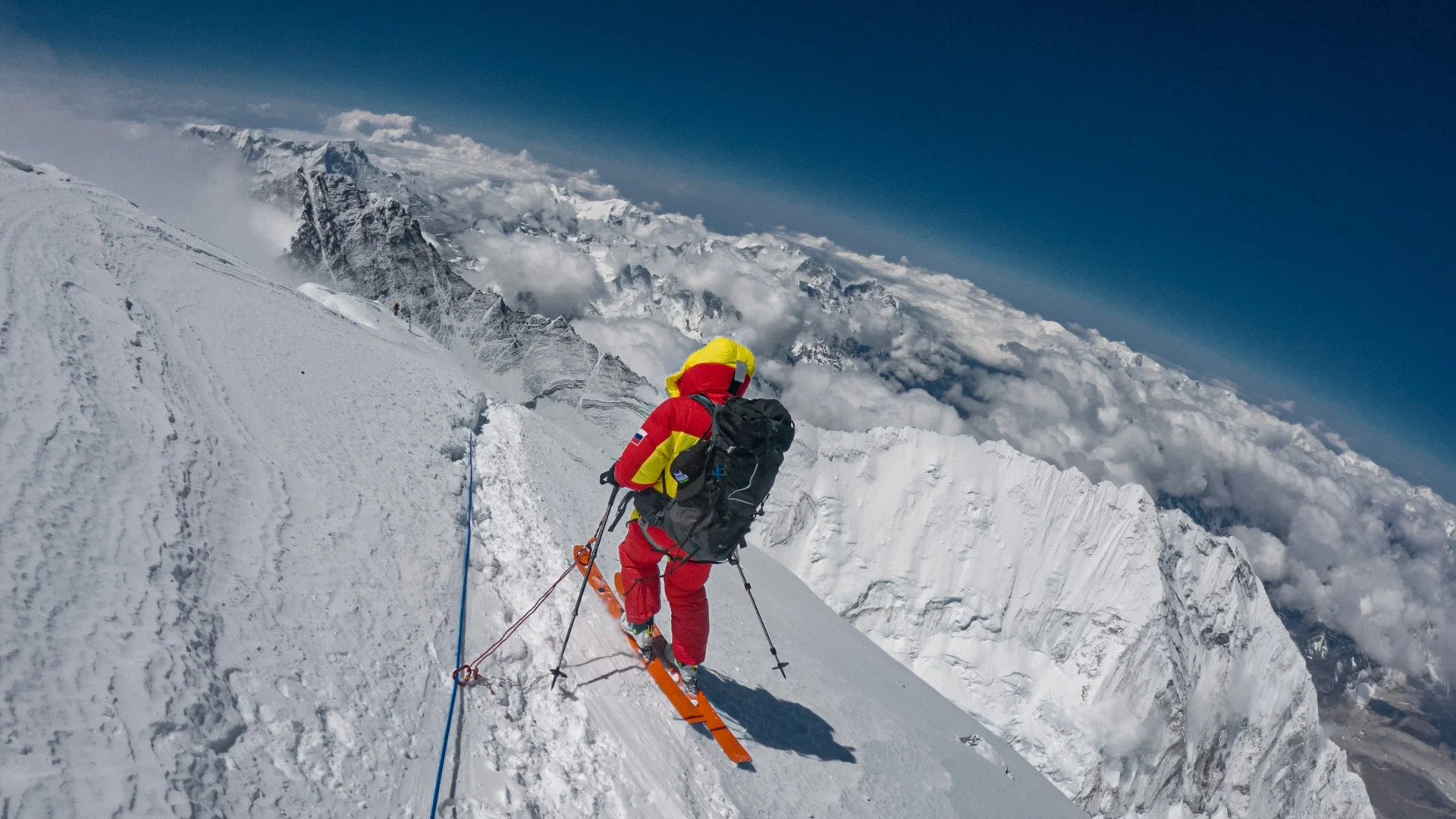 Jotkut vuorikiipeilijät haluavat kiivetä Everestille Lontoosta seitsemässä päivässä. Kiista syntyy, koska mukana on ”temppu”: ksenonkaasu.