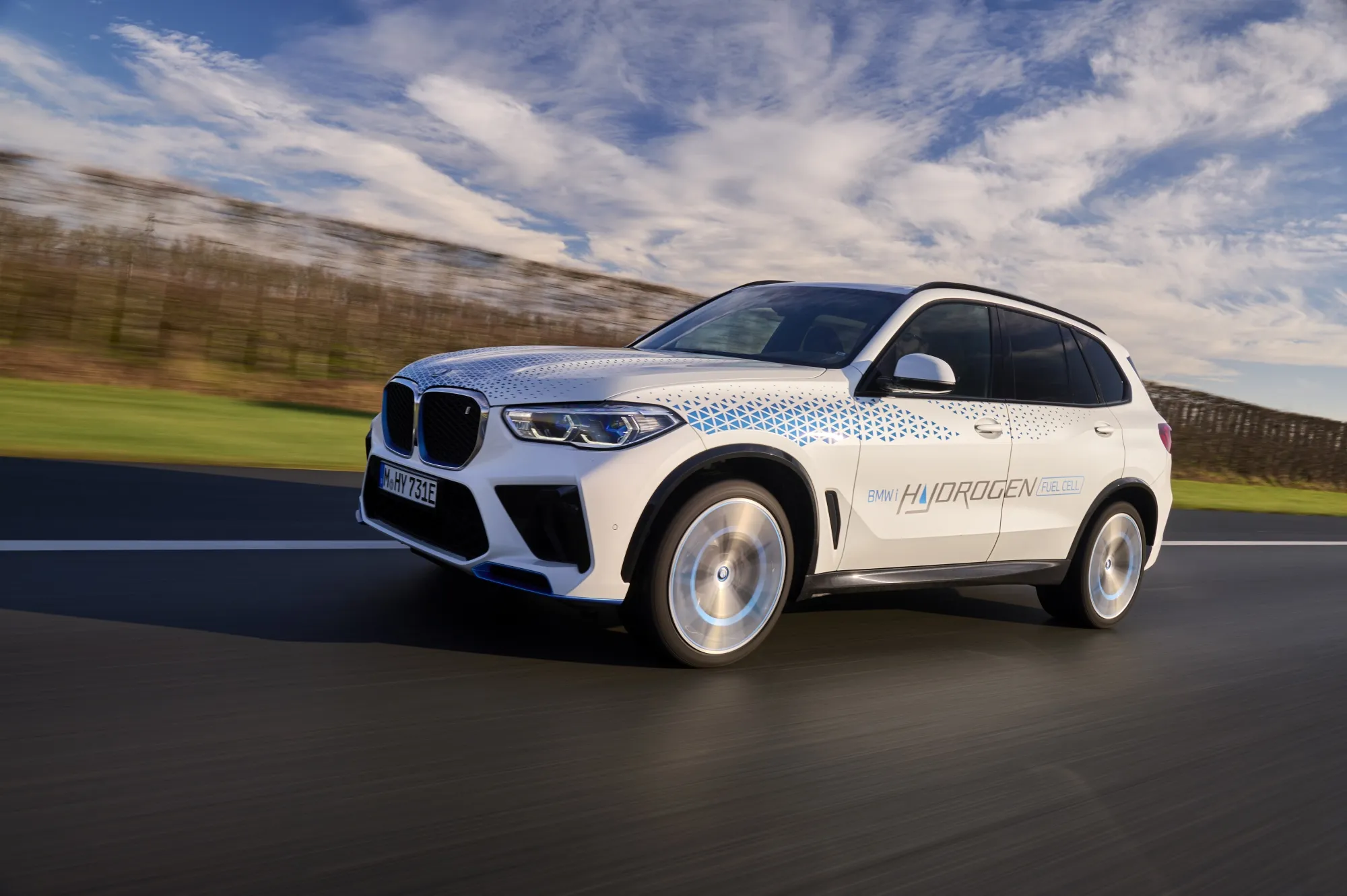 BMW luopuu vetyautoista ― Uudet moottorit osoittavat, että olemme tuhlanneet aikaa