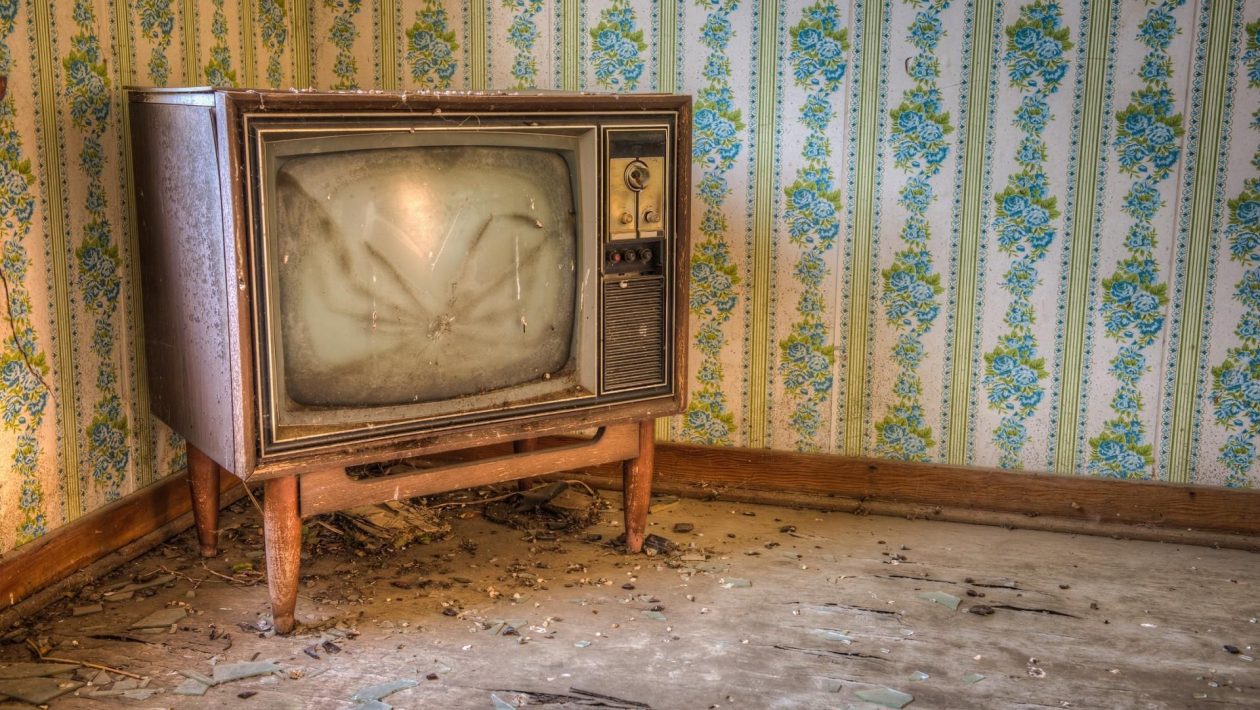 rikkoutunut televisio