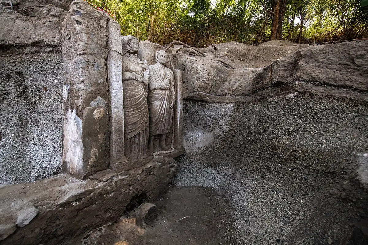 Arkeologi ovat löytäneet luonnollisen kokoisia ihmisfiguureja muinaisesta haudasta Pompeijissa