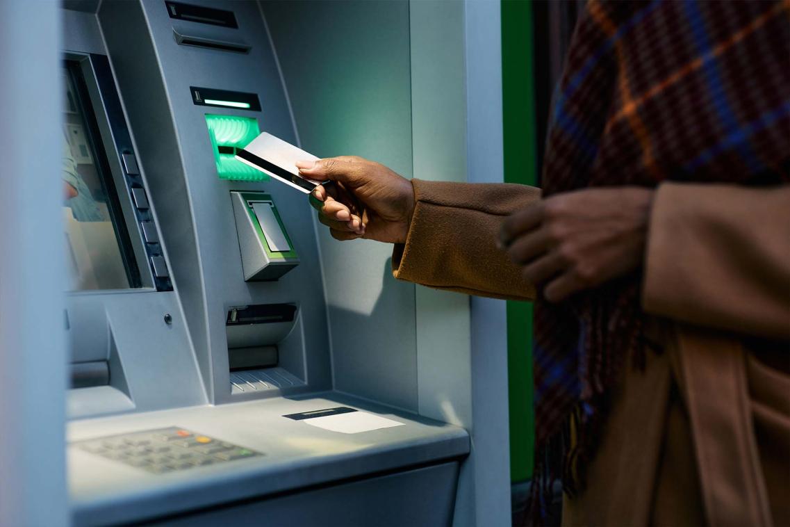 Pankkiautomaatit: tämä on tehtävä ennen luottokortin asettamista laitteeseen petosten välttämiseksi.