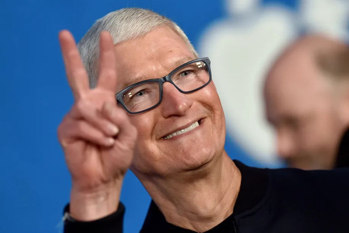 Elon Musk antoi Apple 72 tuntia aikaa hyväksyä hänen 5 miljardin dollarin tarjouksensa. Tim Cook kieltäytyi, ja Elon otti riskin.
