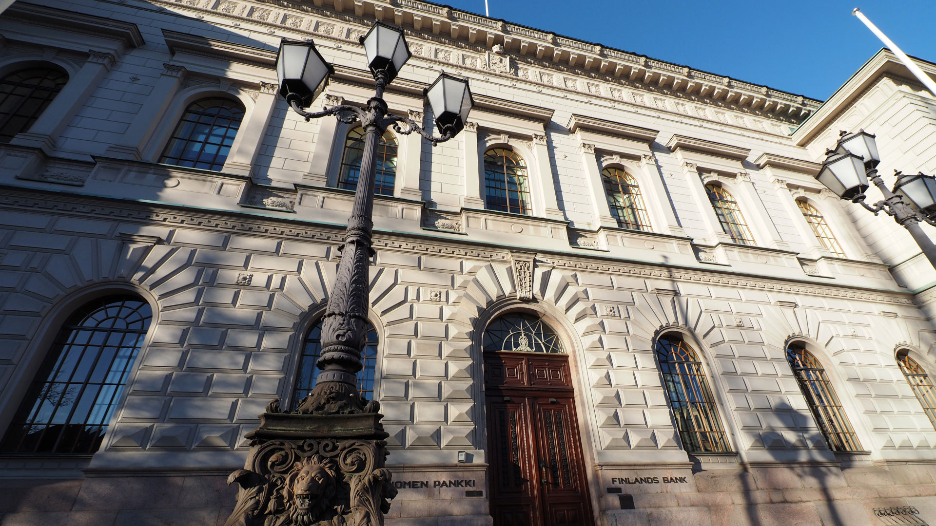 Kultakuume: miksi suomalaiset jakavat nyt rakkautensa dollariin ja jalometallin kanssa
