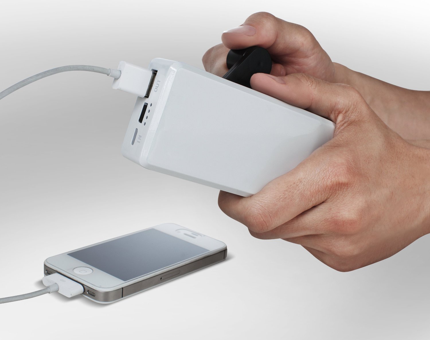 Mitä tapahtuu, jos USB-muistitikku liitetään matkapuhelimen laturiin? Tein niin, ja tässä on tulos.