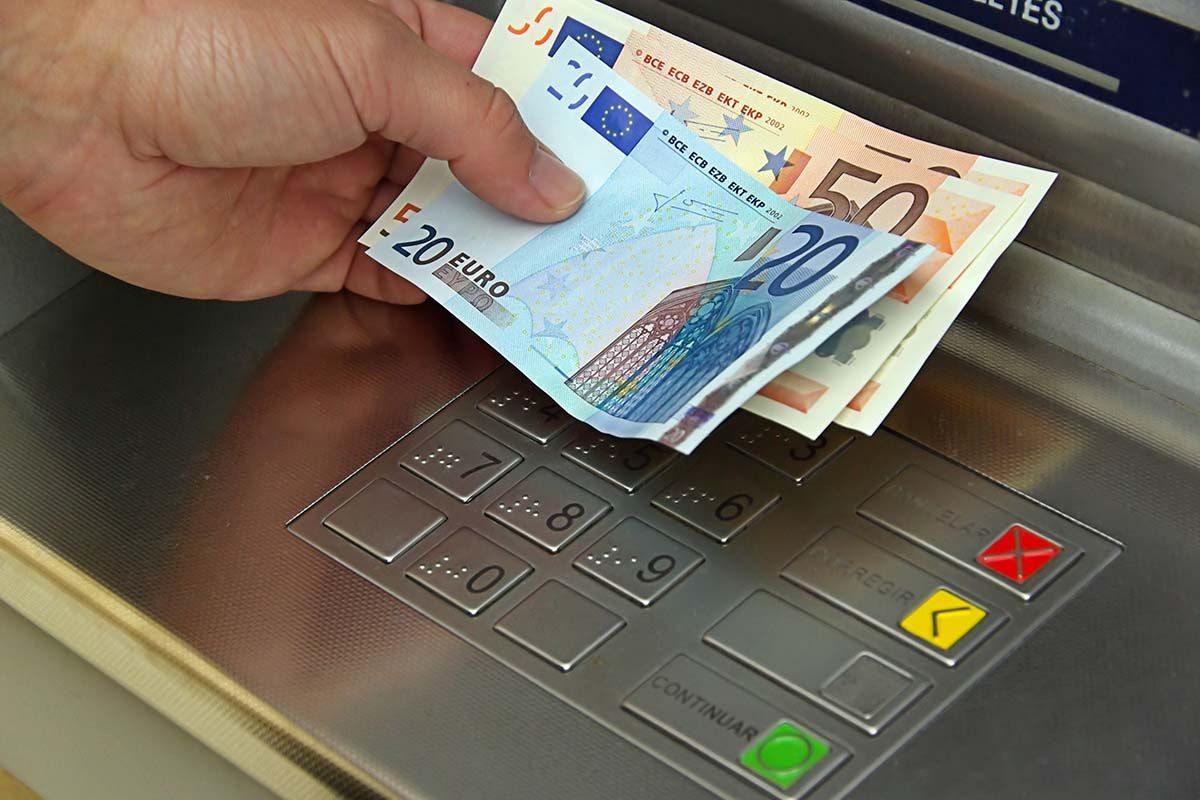 Yllättävä käteisnosto eurooppalaisista pankkiautomaateista: uusi tapa nostaa rahaa 29. kesäkuuta alkaen