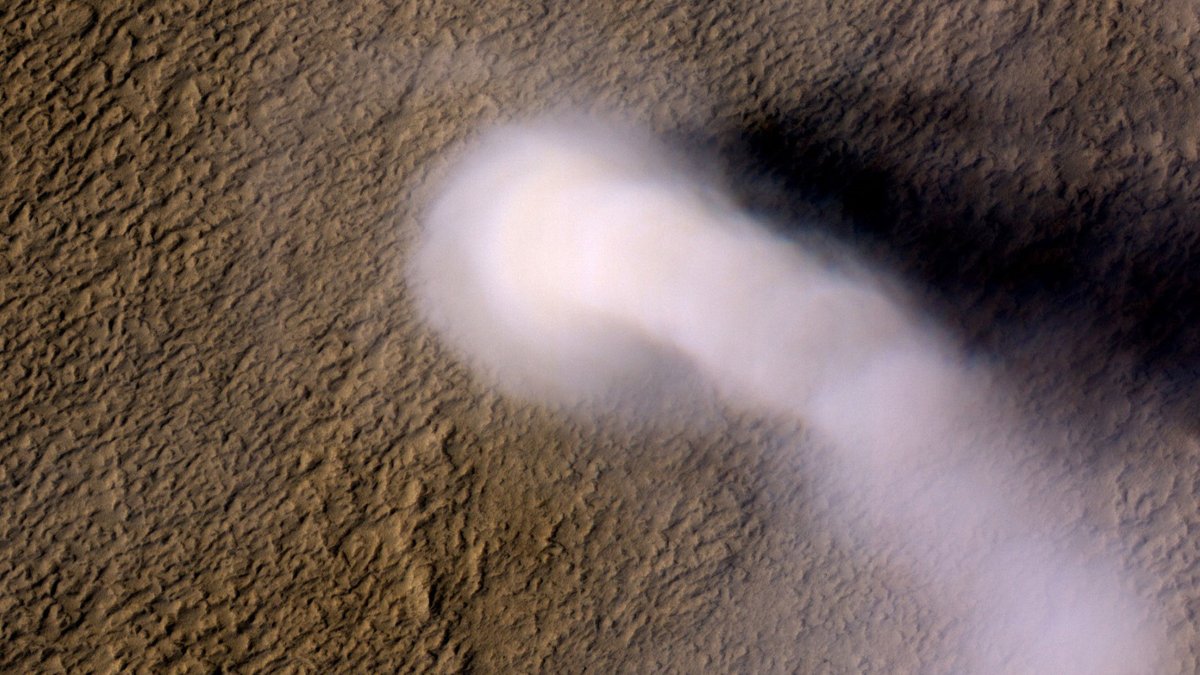 Marsin pilvistä irtosi jotain valtavaa, ja NASA onnistui kuvaamaan sen juuri oikeaan aikaan.