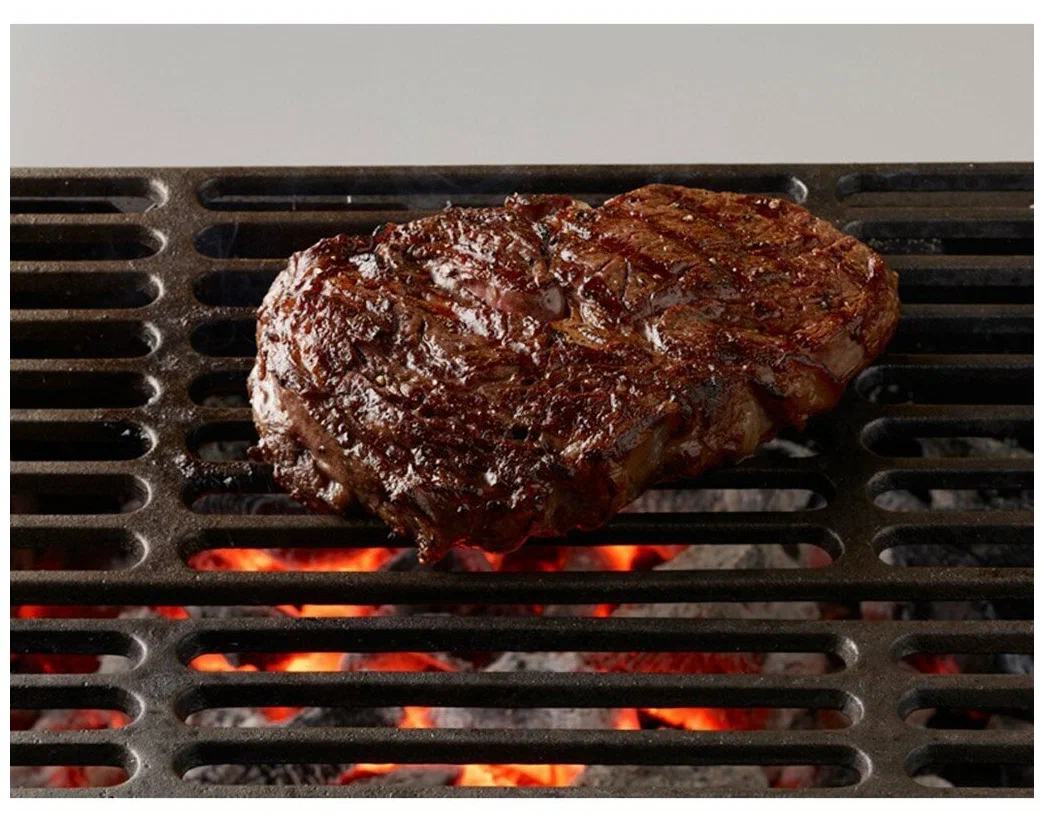 Älä käytä näitä harjoja grillin puhdistamiseen. Nainen joutui sairaalaan Yhdysvalloissa syötyään palan metallilankaa hampurilaisesta.
