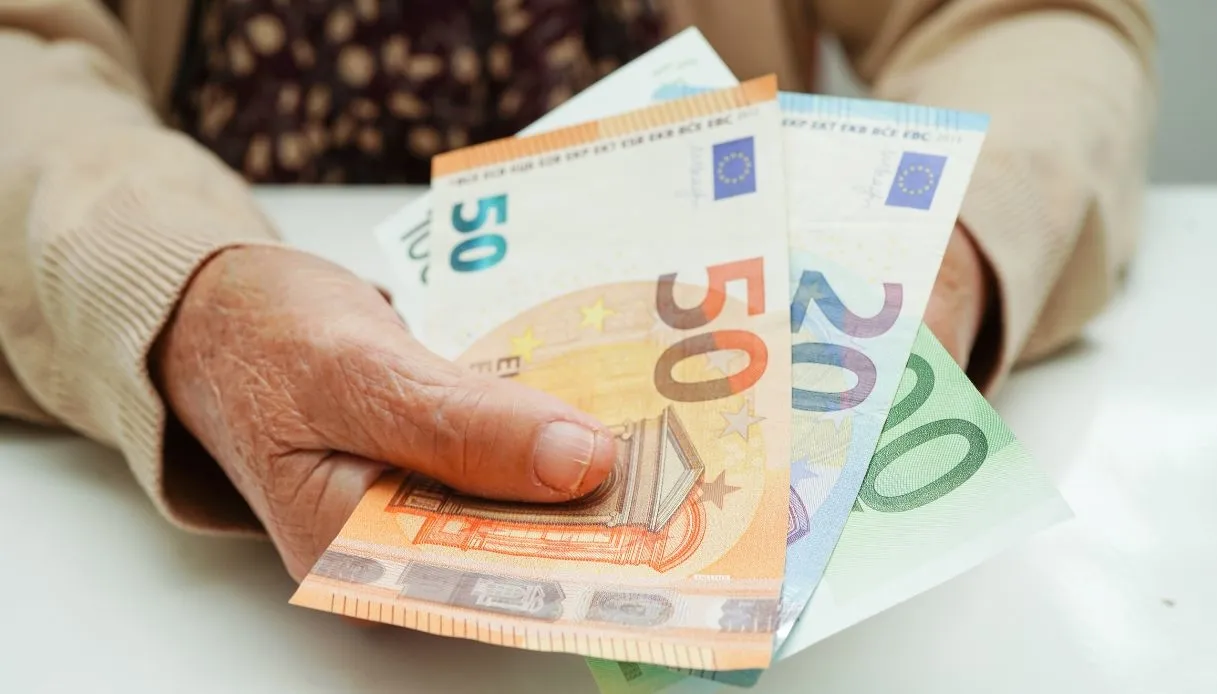 Eläkeläinen, jonka eläke on 85 495 euroa ja säästöt 100 000 euroa, harkitsee talonsa myymistä ja vuokraamista, jotta ei jäisi yksin: ”Olen naimaton enkä halua jäädä yksin vanhuuteen.”