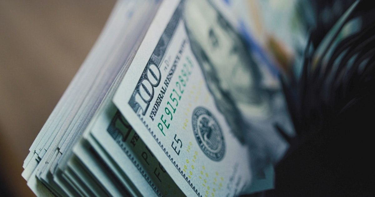 Valuuttakurssin jäljessäolo ilman puuttumista?
